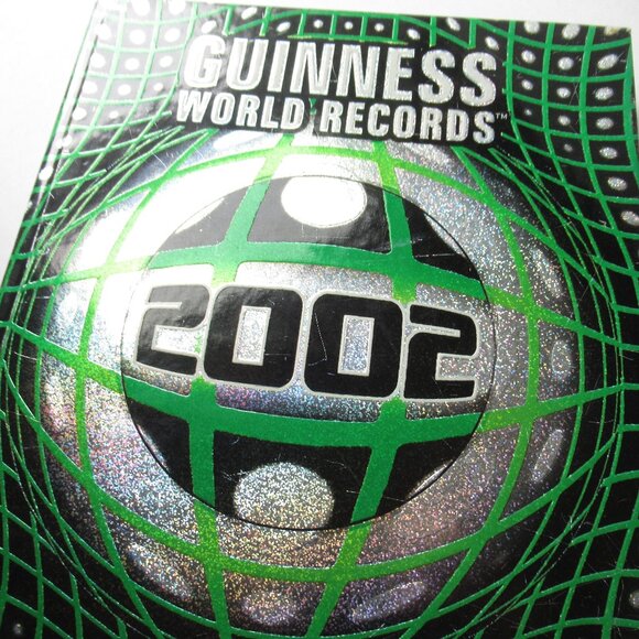 2002 Guinness World Records Book - Picture 1 of 9